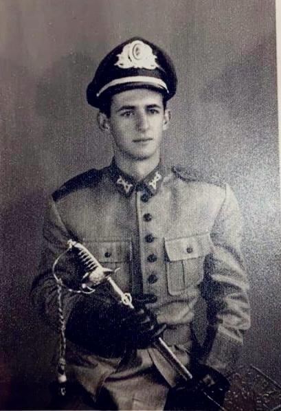 Retrato em preto e branco de Tomaz Edison de Andrade Vieira, jovem, de farda do Exército