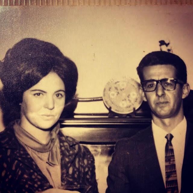 Foto antiga em sépia da mãe e do pai de Francisco Vieira